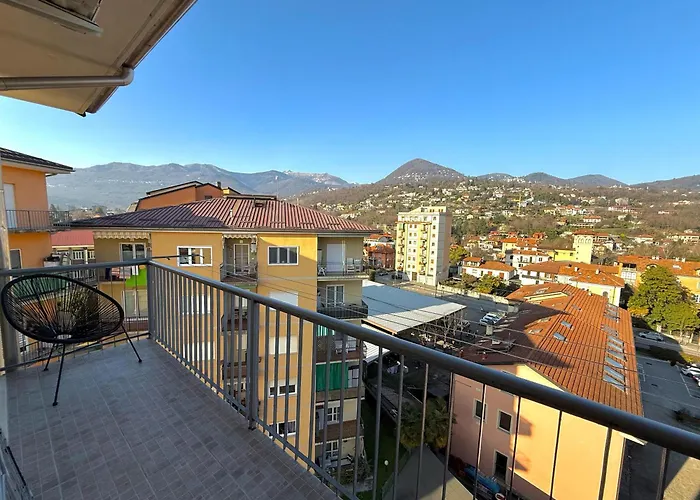 Attico Vista Lago, Relax & Wi-fi Διαμέρισμα