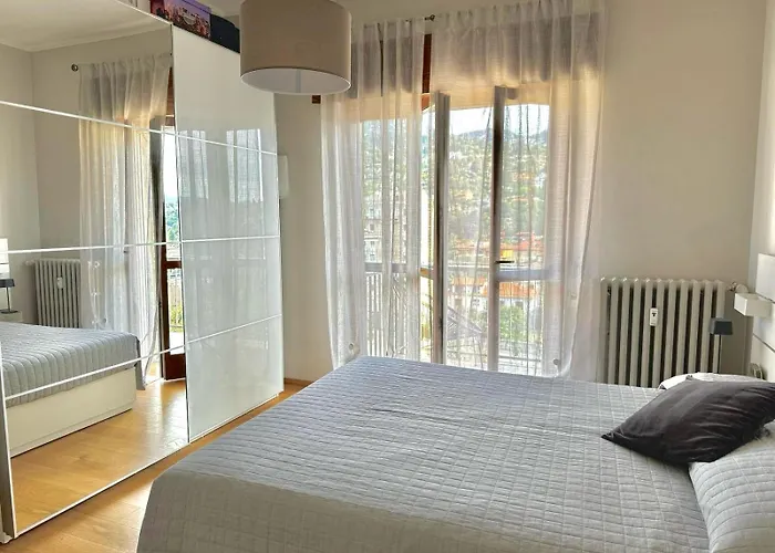 Attico Vista Lago, Relax & Wi-fi Διαμέρισμα *